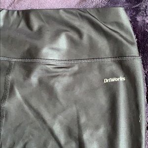 Shinny black athletic leggings